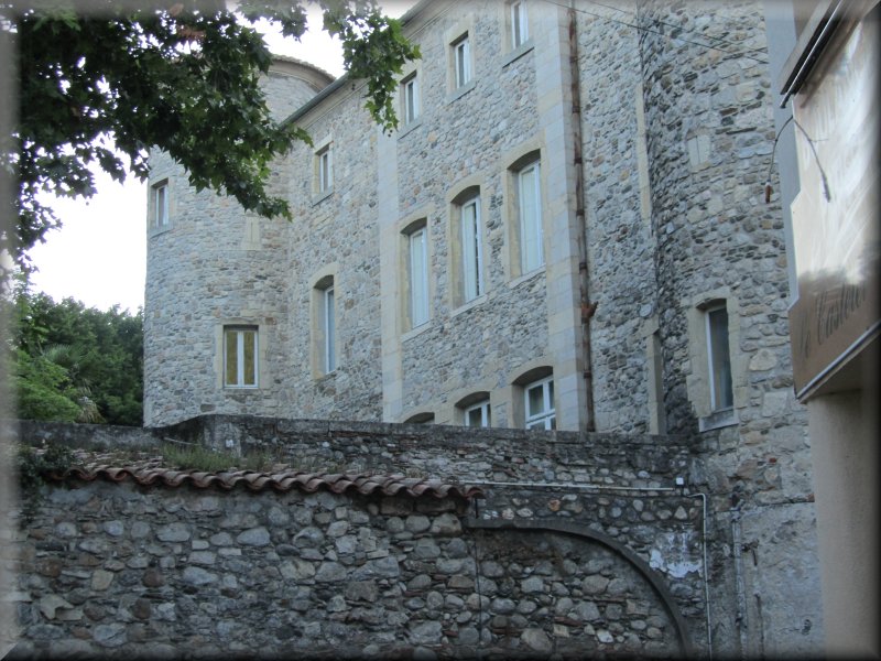 Le Château de Montclam à Avèze
