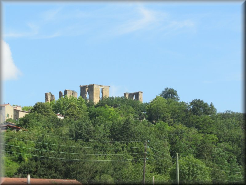 Le Château de Lagarde vu du Pont sur l'Hers